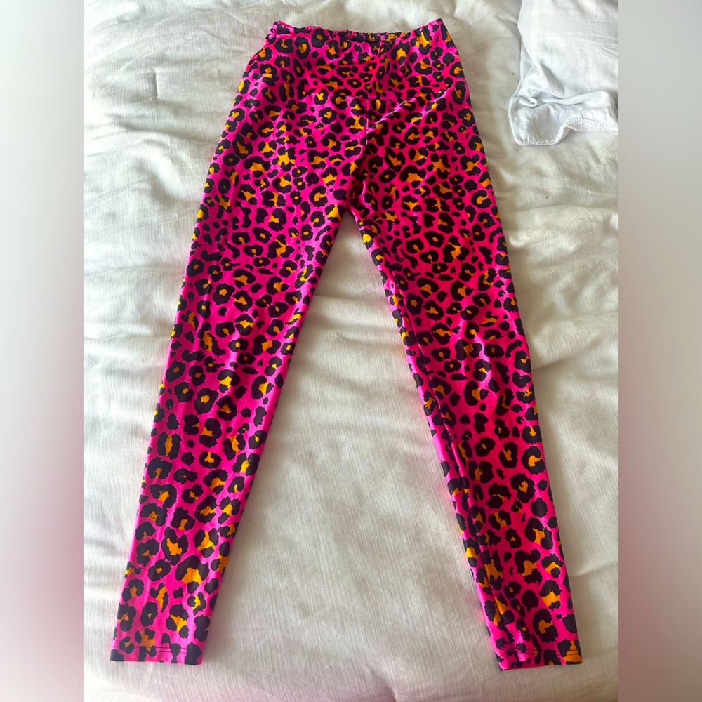 Goldsheep leopard hot pink leggings. Size M